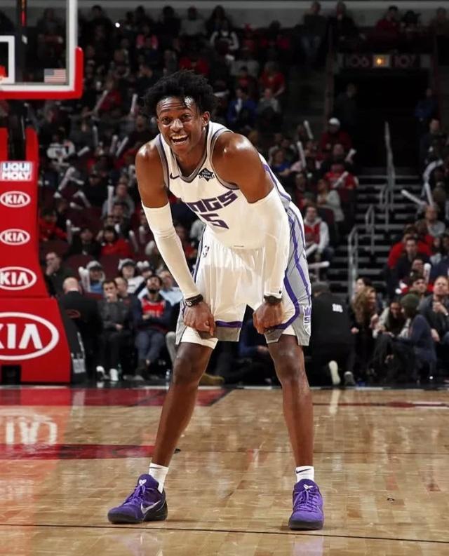 麦科勒姆27分萨尔23+8 奇才主场力克魔术