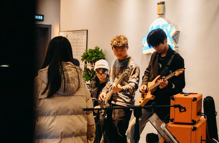 Doinb整活，称Ruler私聊他说跟LWX对线没压力