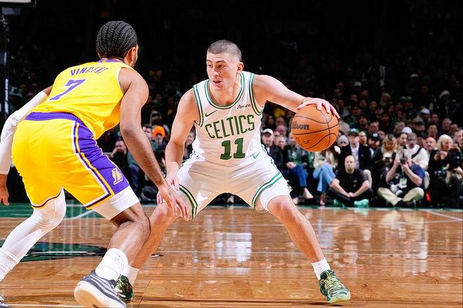 [NBA]记者：每支东部球队都认为他们距离闯入总决赛就差浓眉一个人