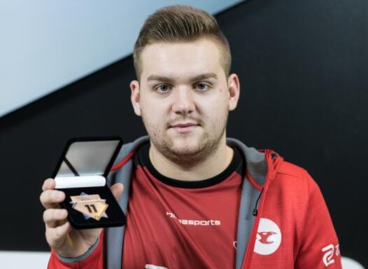 LPL夏季赛W3D1：D组大乱斗开始！ Weibo Gaming vs Ultra Prime ，AL再战NIP